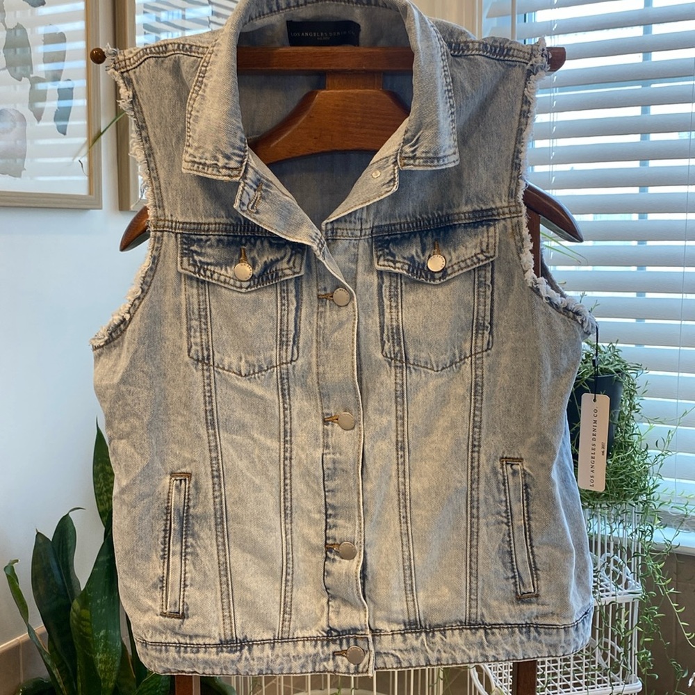Sun Dance- Los Angeles Denim Co. vest. New with tags, Large 💙